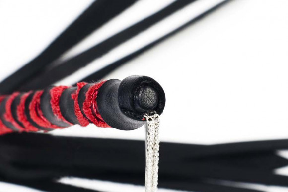 Чёрно-красная 16-полосная полужесткая плётка - 40 см. Чёрно-красная 16-полосная полужесткая плётка - 40 см.