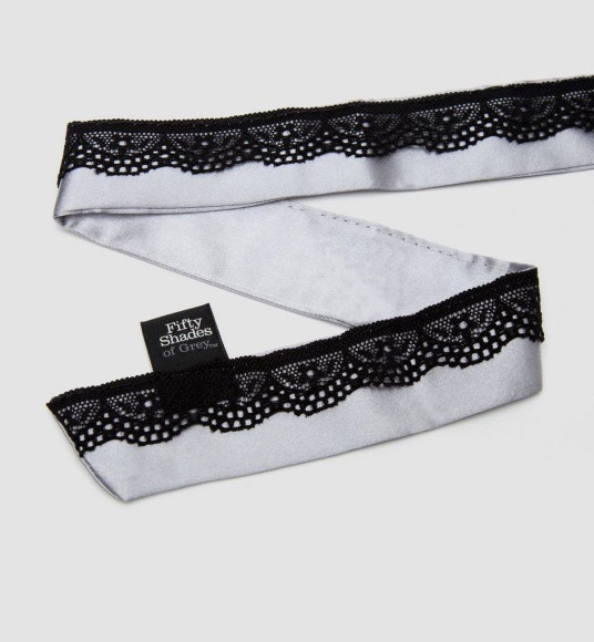 Атласный ошейник с зажимами для сосков Play Nice Атласный ошейник с зажимами для сосков Play Nice