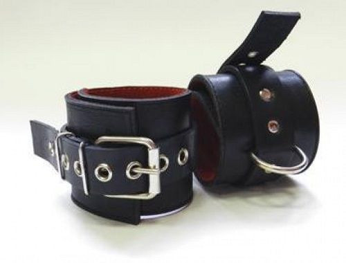 Не подшитые чёрные наножники со сварным D-кольцом и красным подкладом Не подшитые чёрные наножники со сварным D-кольцом и красным подкладом