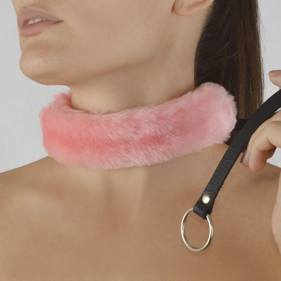 Розовый меховой ошейник с кожаным поводком Розовый меховой ошейник с кожаным поводком