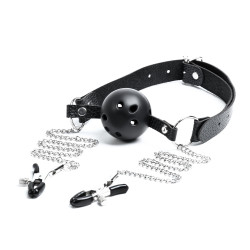 Черный кляп-шарик «Оки-Чпоки» с зажимами для сосков Черный кляп-шарик «Оки-Чпоки» с зажимами для сосков