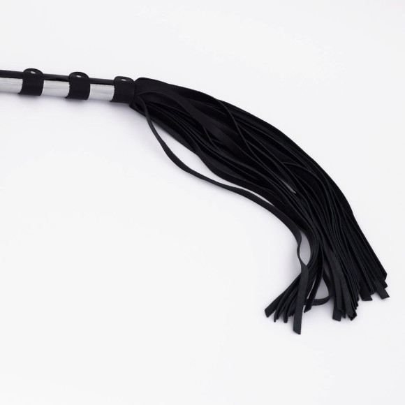 Черный кожаный флоггер со стальной ручкой - 45 см.