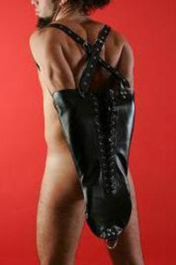 Заплечный мужской бондаж из чёрной кожи Заплечный мужской бондаж из чёрной кожи