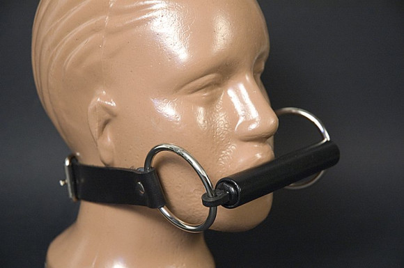 Кляп-трензель Щадящий на кожаных ремешках Кляп-трензель Щадящий на кожаных ремешках