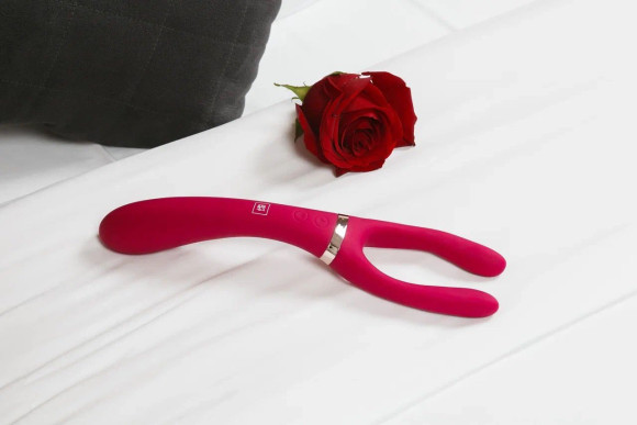 Бордовый двусторонний стимулятор Aster - 28,2 см. Бордовый двусторонний стимулятор Aster - 28,2 см.