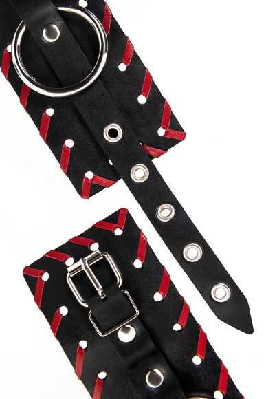 Черно-красные наручники из натуральной кожи Черно-красные наручники из натуральной кожи