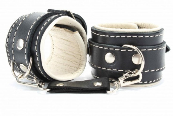 Черные оковы с бежевым подкладом Черные оковы с бежевым подкладом