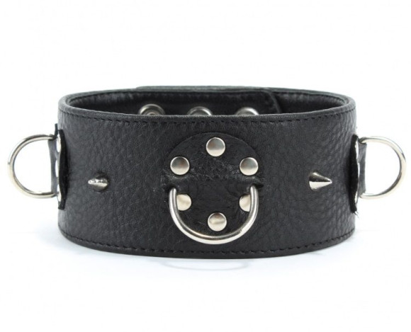 Чёрный кожаный ошейник с кольцами и клёпками Чёрный кожаный ошейник с кольцами и клёпками