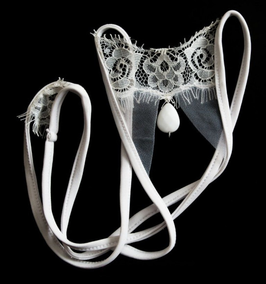 Открытые кружевные трусики Goccia с крупной бусиной Открытые кружевные трусики Goccia с крупной бусиной