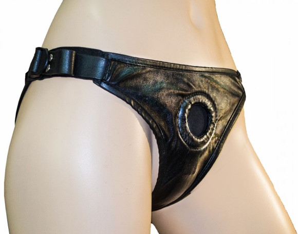 Трусики харнесс премиум класса WOMAN CUBA с 2 насадками Трусики харнесс премиум класса WOMAN CUBA с 2 насадками