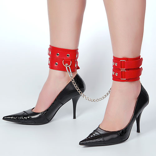 Кожаные красные оковы с цепочкой Кожаные красные оковы с цепочкой