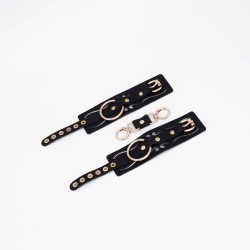 Черные кожаные наручники с золотистой фурнитурой Черные кожаные наручники с золотистой фурнитурой