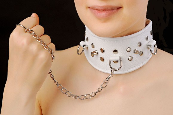 Белый кожаный ошейник Белый кожаный ошейник