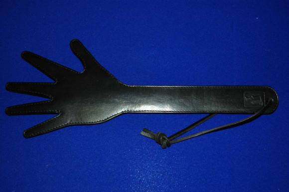 Чёрная шлёпалка Волшебные пальчики в форме ладошки Чёрная шлёпалка Волшебные пальчики в форме ладошки