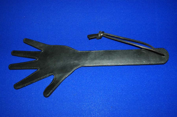 Чёрная шлёпалка Волшебные пальчики в форме ладошки Чёрная шлёпалка Волшебные пальчики в форме ладошки