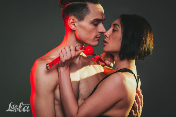 Красный кляп-шарик Firecracker Красный кляп-шарик Firecracker